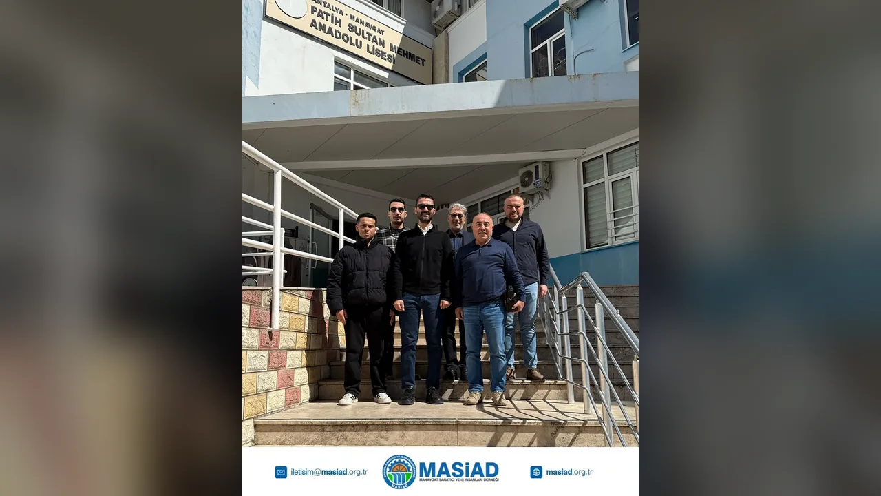 Fatih Sultan Mehmet Anadolu Lisesi’nde öğrencilerle bir araya gelerek GENÇ MASİAD projemizi anlattık.