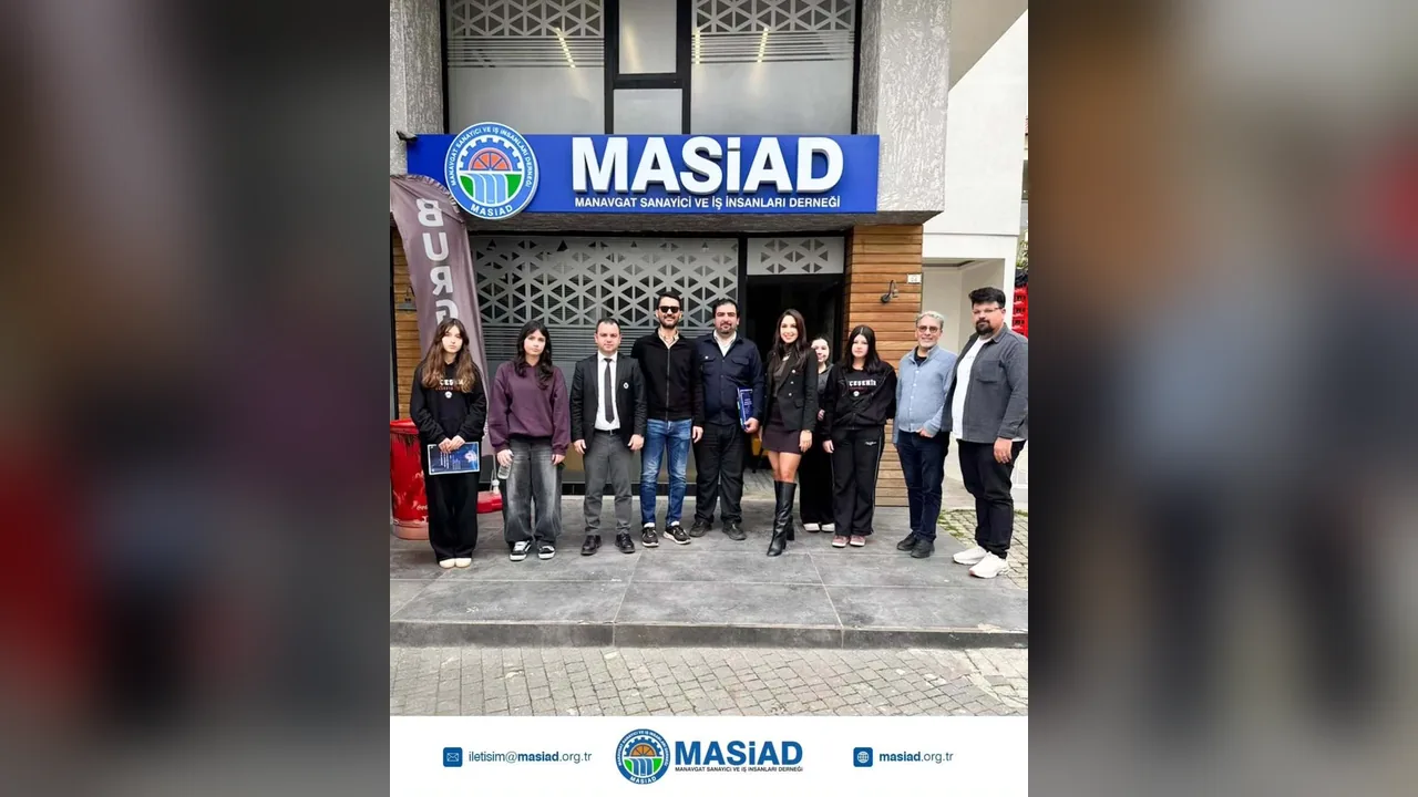 Bahçeşehir Manavgat Fen Lisesi 9. sınıf öğrencileri, Teknofest kapsamında hazırladıkları proje sürecinde dernek binamızda bizleri ziyaret etti.
