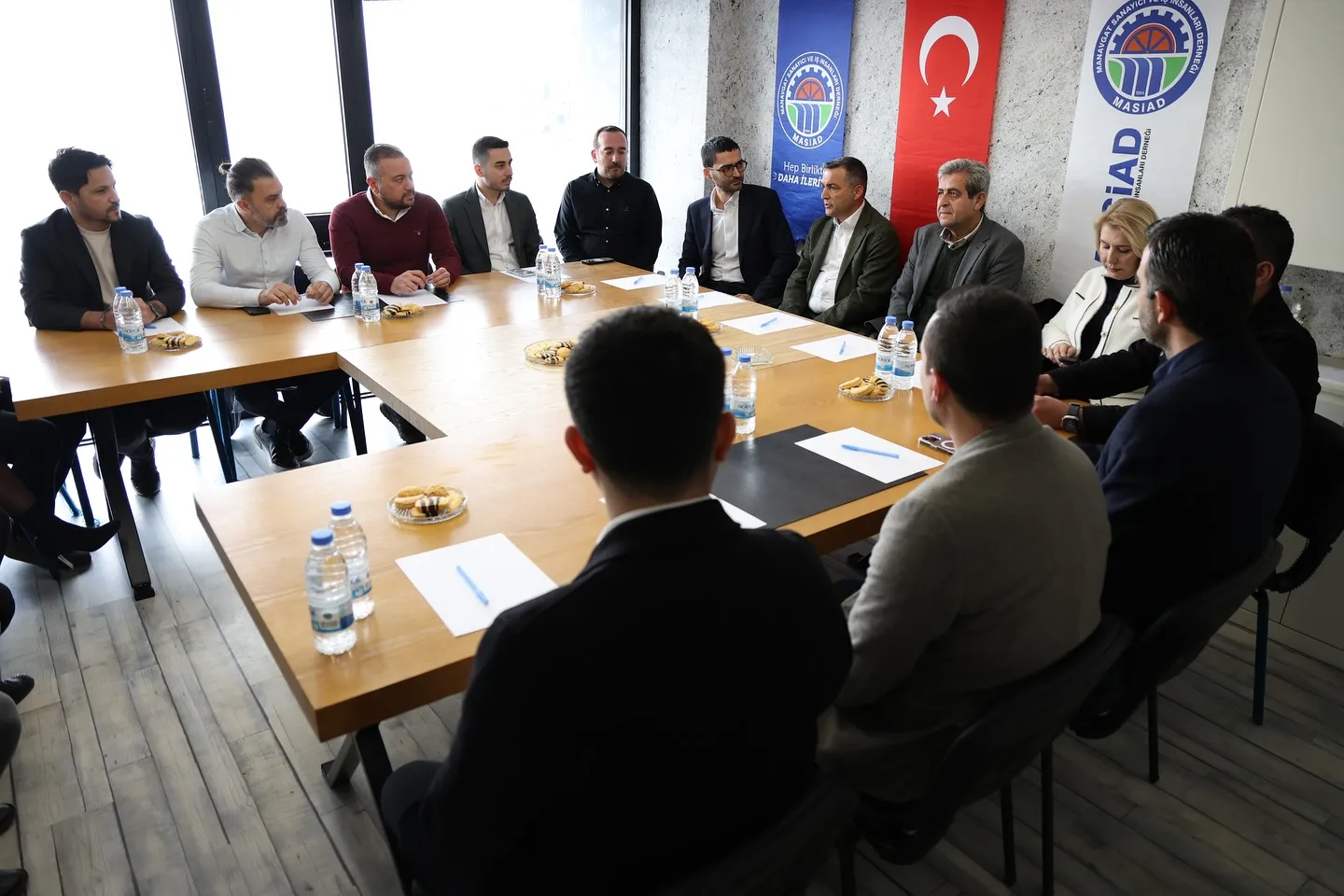 Bugün, yeni taşındığımız dernek merkezimizde Manavgat Belediye Başkanı Sayın Dr. Niyazi Nefi