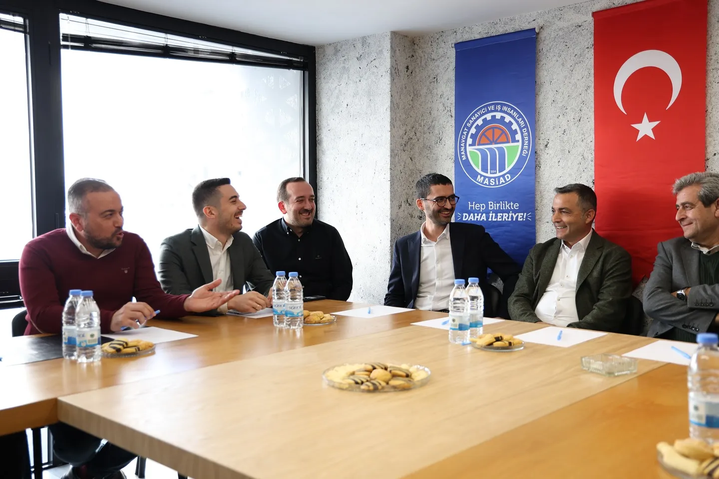 Bugün, yeni taşındığımız dernek merkezimizde Manavgat Belediye Başkanı Sayın Dr. Niyazi Nefi