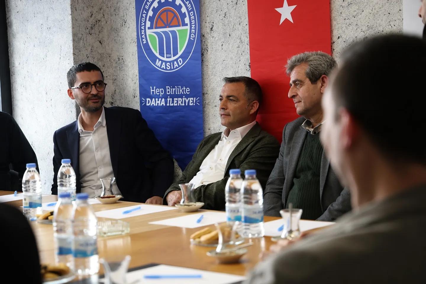 Bugün, yeni taşındığımız dernek merkezimizde Manavgat Belediye Başkanı Sayın Dr. Niyazi Nefi