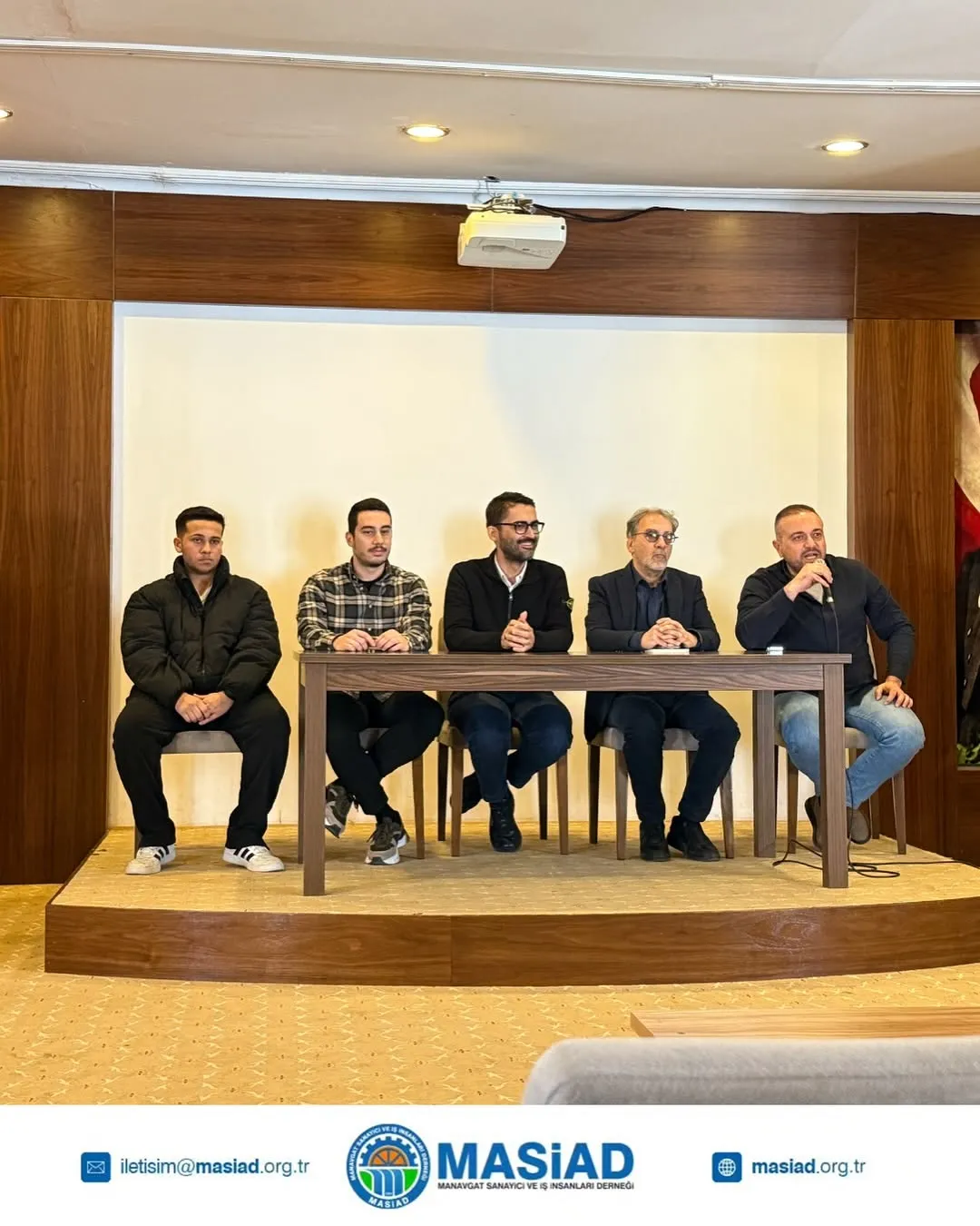 Fatih Sultan Mehmet Anadolu Lisesi’nde öğrencilerle bir araya gelerek GENÇ MASİAD projemizi