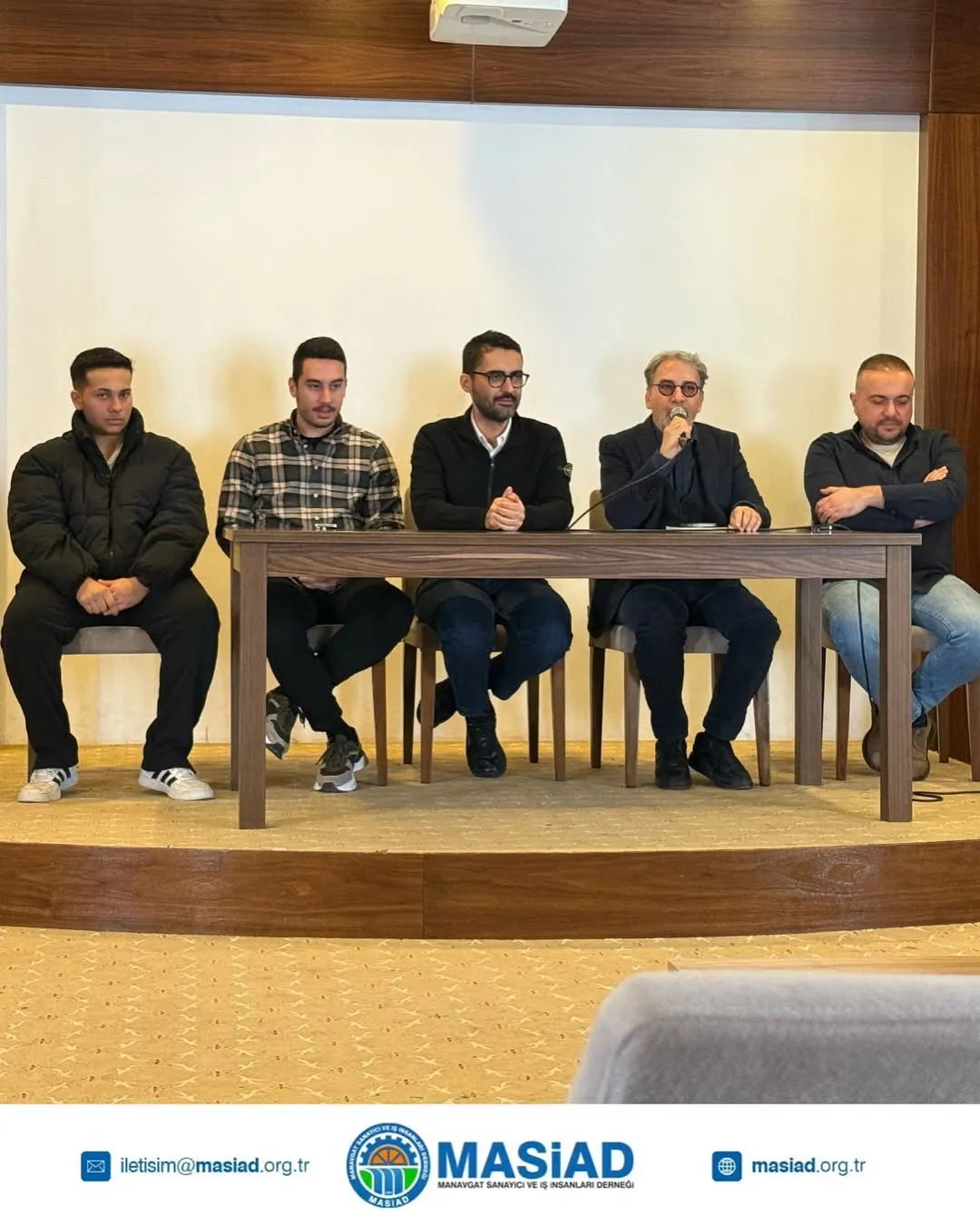 Fatih Sultan Mehmet Anadolu Lisesi’nde öğrencilerle bir araya gelerek GENÇ MASİAD projemizi