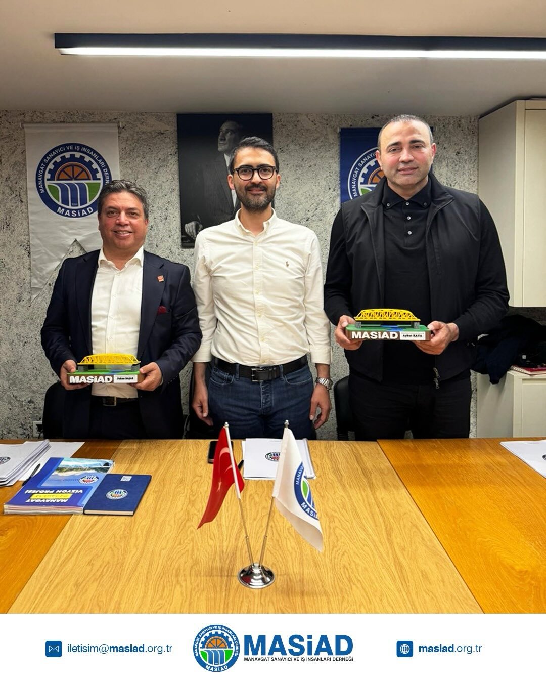 CHP Antalya Milletvekili Sayın Aykut Kaya ve CHP Manavgat İlçe Başkanı Sayın Oykun Başar, CHP Manavgat İlçe Yönetim Kurulu Üyesi Yakup Gökçen ile birlikte derneğimizi ziyaret etti.