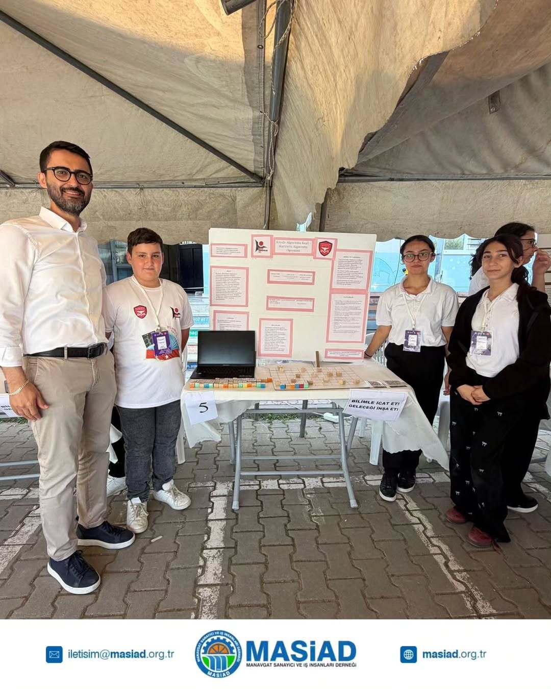 TÜBİTAK Bilim Fuarları kapsamında Yavrudoğan Ortaokulu tarafından düzenlenen bilim fuarını ziyaret ettik.