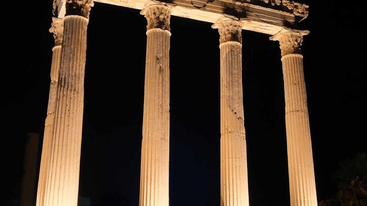 Side Apollon Tapınağı Işıkla Buluştu!